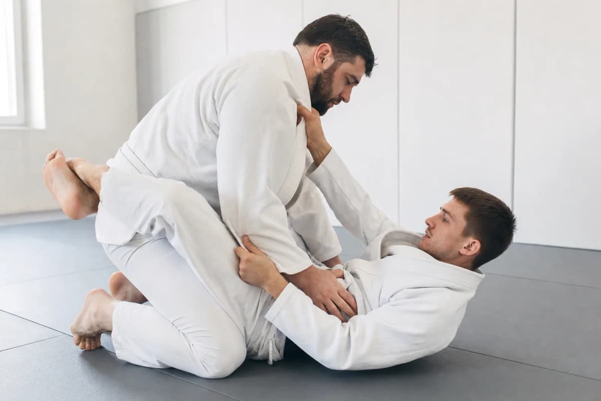 A beginner closed guard system that actually chains