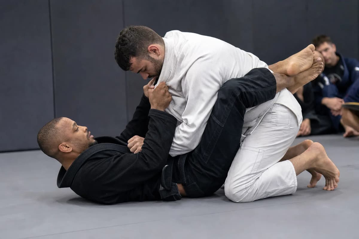 Closed guard vs open guard