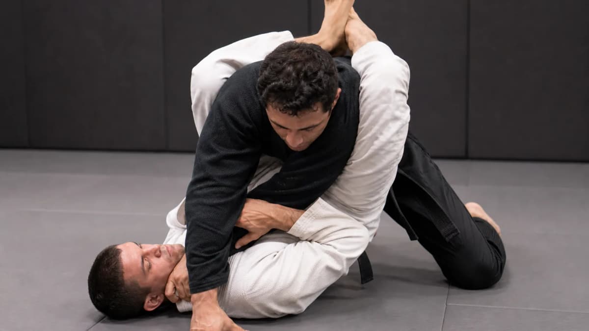 Mounted triangle vs arm triangle: which head-and-arm finish?