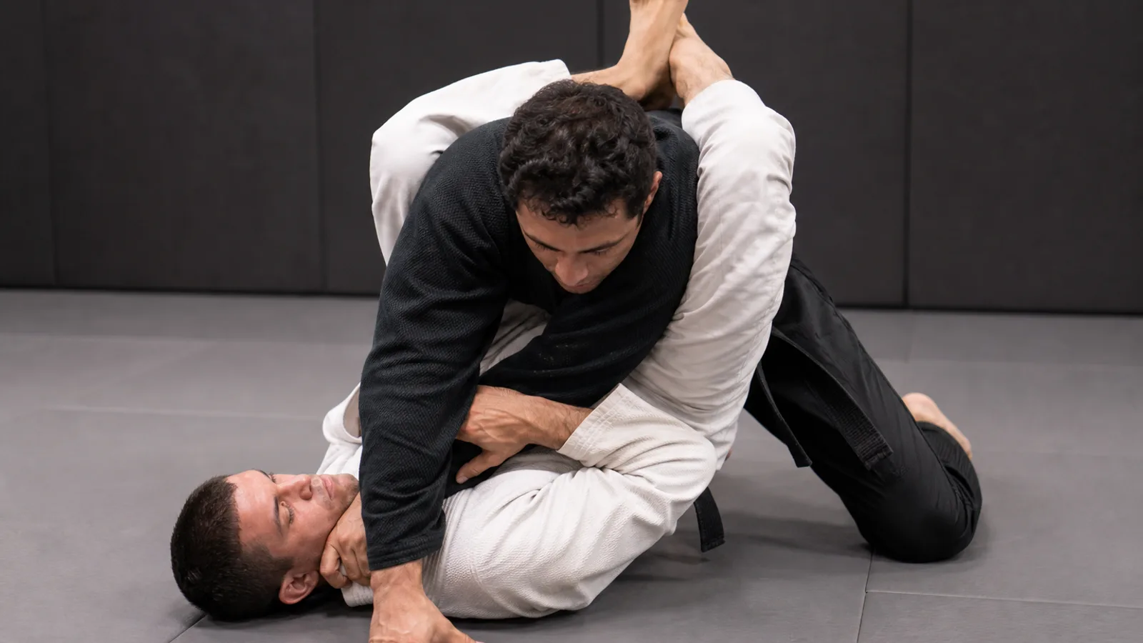 Mounted triangle vs arm triangle: which head-and-arm finish?